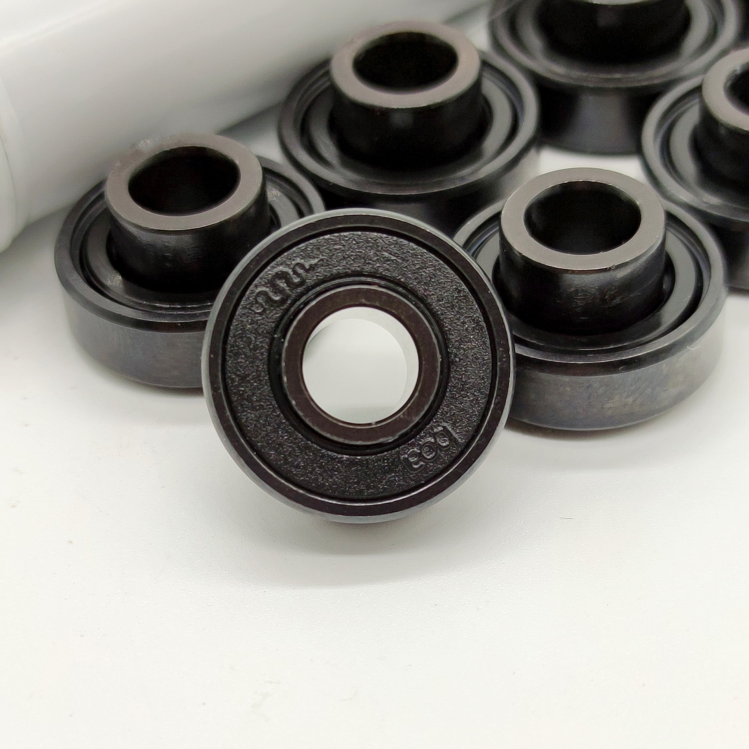 Boa Blackbelly Ceramic Bearings: Smooth, fast rolling bearings made of silicon nitride for long-lasting performance. 3