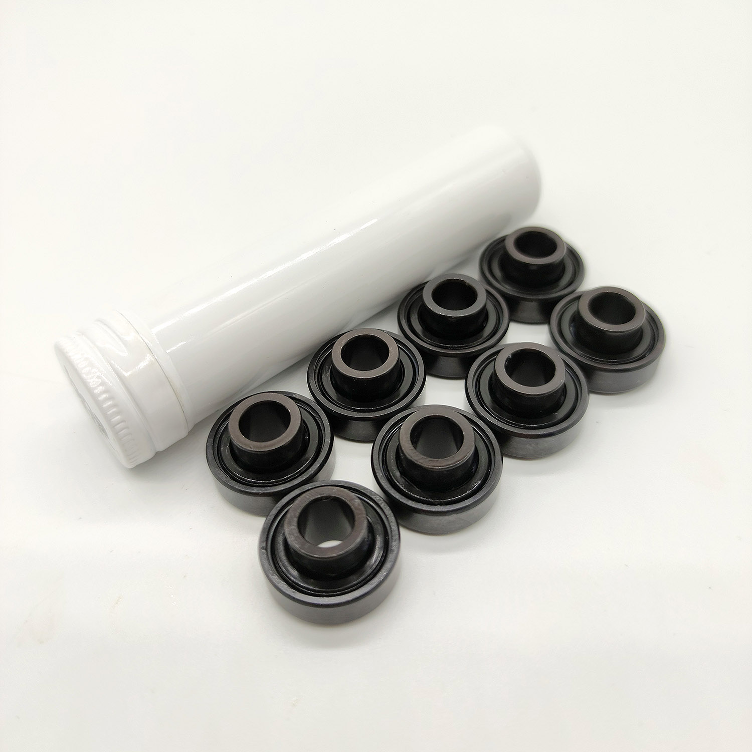 Boa Blackbelly Ceramic Bearings: Smooth, fast rolling bearings made of silicon nitride for long-lasting performance.